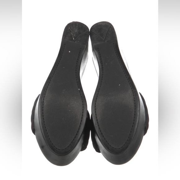 Prada Sport Leather Slides
•   Black
•   Platform
Comfortable & stylish - Picture 6 of 8